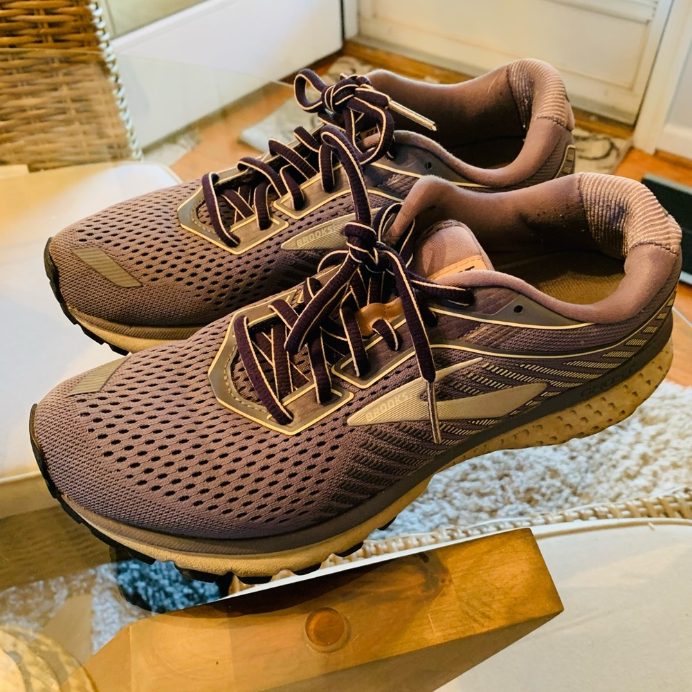 Brooks Tennis Shoes